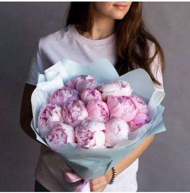 Букет 15 голандських півоній