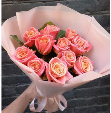 Букет 11 коралових троянд