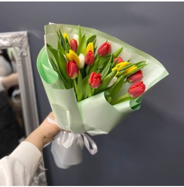 Букет з 15 тюльпанів "Лейден"