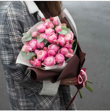 Букет кущових піоноподібних троянд Сільва Пінк