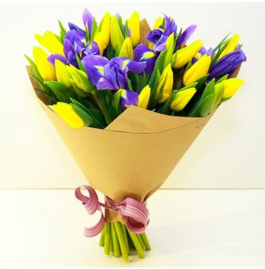 Букет тюльпанів та ірисів &quot;Весняна класика&quot;