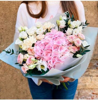 Букет з рожевої гортензії та кущових роз &quot;Гера&quot;