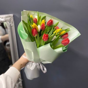 Букет з 15 тюльпанів "Лейден"