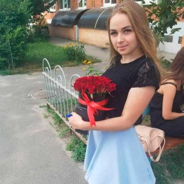 21 троянда в коробці