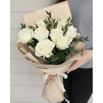 Букет 9 білих троянд