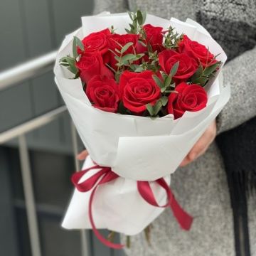 Букет 9 червоних троянд