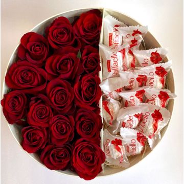 Коробка троянд з рафаелло
