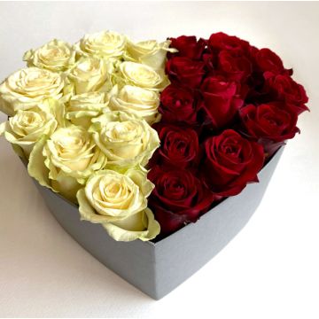 Троянди в коробці &quot;Червоне та біле&quot;