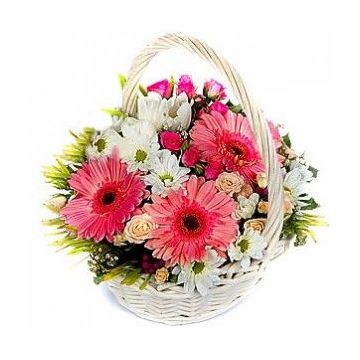 Кошик з троянд, хризантем та гербер "Леандра"