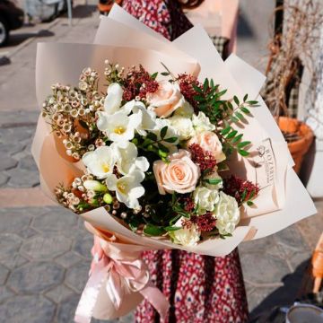 Букет з фрезій та троянд &quot;Ангел&quot;