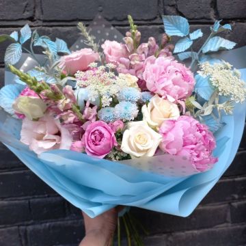 Літній букет з півонією Бриз