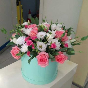 Коробка з фрезіями, трояндами та хризантемами "Птах щастя"