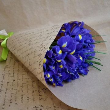 Букет 15 ірисів у крафті