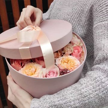 Коробка зі свічею