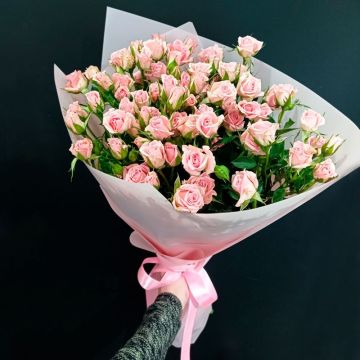 Букет 15 кущових троянд