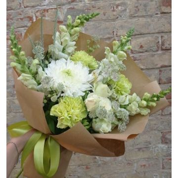 Букет з левиним зевом та гвоздиками Левеня