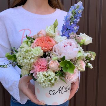 Коробка на подарунок Мамі з квітами