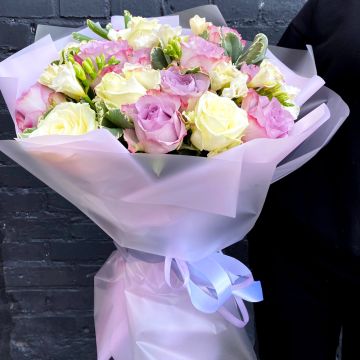 Букет з троянд та фрезій &quot;Меморі&quot;