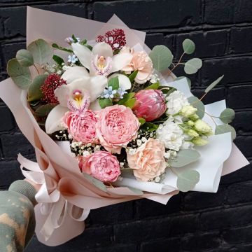 Букет з орхідей та протеї &quot;Рапсодія&quot;