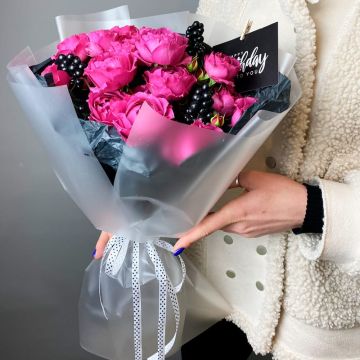 Букет кущових піоноподібних троянд Річ баблз