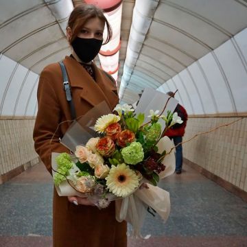 Букет із гербер та троянд &quot;Весняний день&quot;