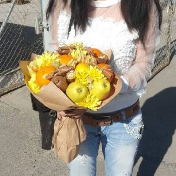 Зимовий фруктовий букет з корицею та імбиром