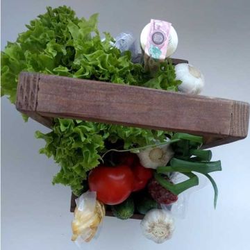 Чоловічий подарунок ящик з овочами та закускою Сніданок на природі