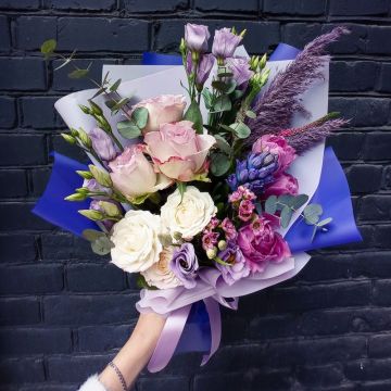 Букет из кустовых роз и гиацинтов &quot;Синева&quot;
